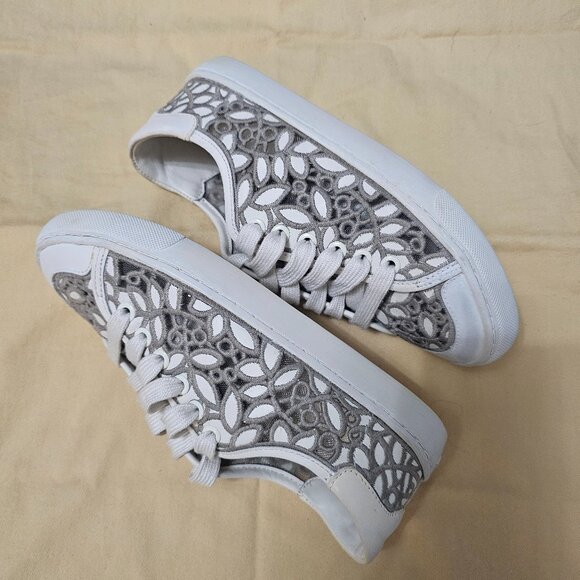 Tory Burch Rhea Lace Filigree Perforated Embroidered White/Gray Sneakers Size 6 - Picture 5 of 9
